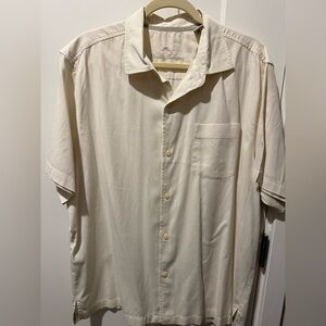 Tommy Bahama Men’s Short Sleeve Button-Down Shirt in Cream. Size Large